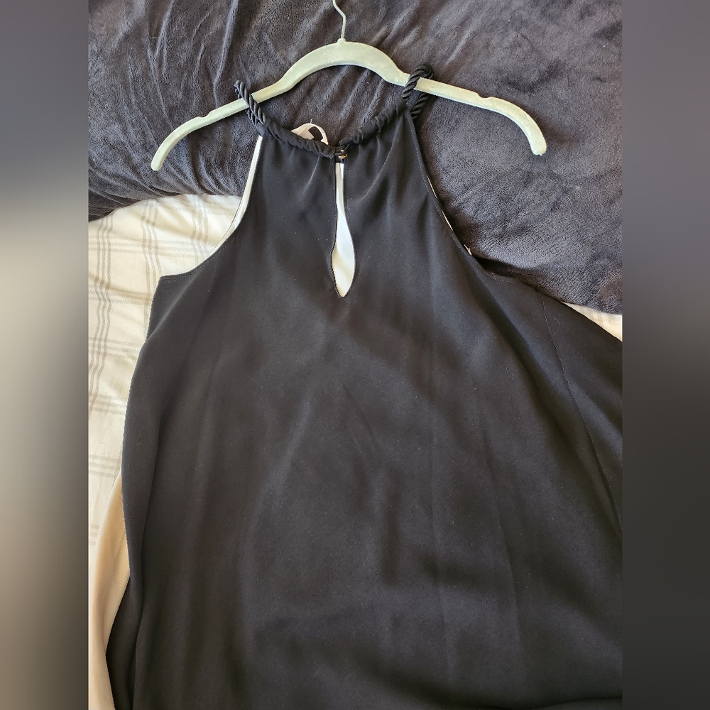 Sleevless triangle bottom finish . Size medium black and cream dress. - Picture 5 of 6
